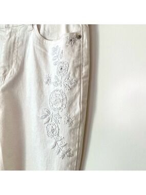 Australian brand Noni B White Jeans Embroidered Flowers Sequins Stretch Denim 10